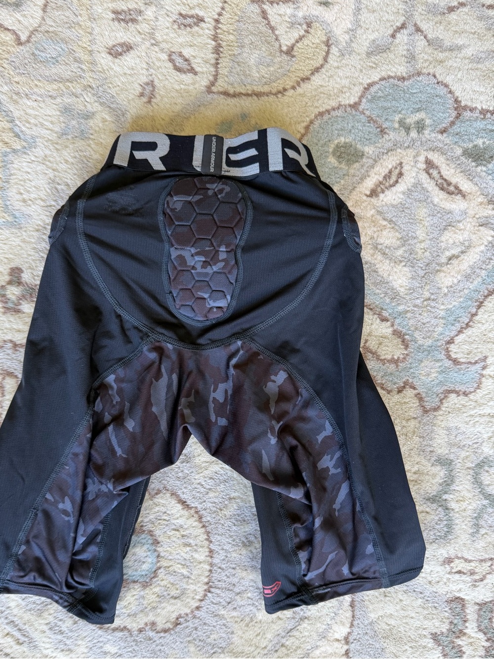 Under Armour Gameday Pro 5-Pad Football Girdle Black Camo Size Small - Picture 2 of 3
